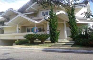 Imagem: A casa em condomínio possui 5 Dormitórios, 5 Banheiros, 5