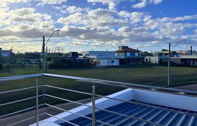 Imagem: A casa em condomínio possui 4 Dormitórios, 5 Banheiros, 4