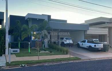 Imagem: A casa em condomínio possui 3 Dormitórios, 4 Banheiros, 4