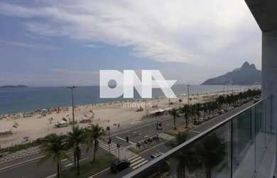 Imagem: O apartamento possui 4 Dormitórios, 5 Banheiros, 2 Vagas na