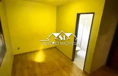 Imagem: A casa possui 3 Dormitórios, 2 Banheiros, 1 Vaga na garagem