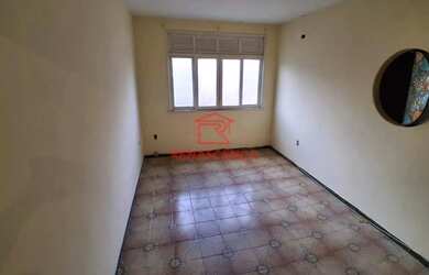 Imagem: A casa possui 3 Dormitórios, 1 Banheiro, 1 Vaga na garagem