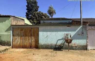 Imagem: A casa possui 2 Dormitórios, 1 Banheiro e 225m² de Área e