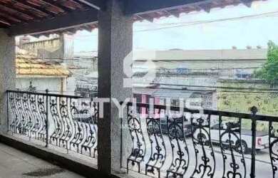 Imagem: A casa possui 4 Dormitórios, 5 Banheiros, 2 Vagas na garagem