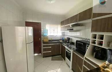 Imagem: A casa possui 3 Dormitórios, 1 Banheiro, 2 Vagas na garagem