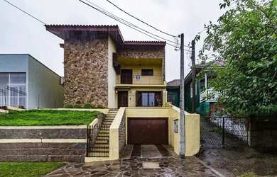 Imagem: A casa possui 3 Dormitórios, 5 Banheiros, 2 Vagas na garagem