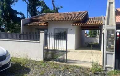 Imagem: A casa possui 2 Dormitórios, 1 Banheiro, 1 Vaga na garagem