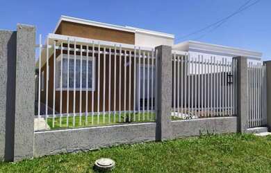 Imagem: A casa possui 2 Dormitórios, 1 Banheiro, 1 Vaga na garagem