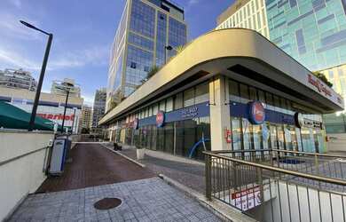 Imagem: O depósito possui 4 Vagas na garagem, 200m² de Área e está