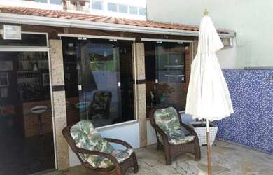 Imagem: A casa possui 2 Dormitórios, 3 Banheiros, 3 Vagas na garagem