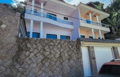 Imagem: A casa em condomínio para alugar possui 4 Dormitórios, 5 Banheiros