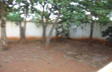 Imagem: A casa possui 1 Dormitório, 1 Banheiro, 1 Vaga na garagem