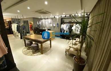 Imagem: A casa possui 3 Dormitórios, 5 Banheiros, 4 Vagas na garagem