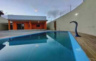 Imagem: A casa possui 2 Dormitórios, 3 Banheiros, 2 Vagas na garagem