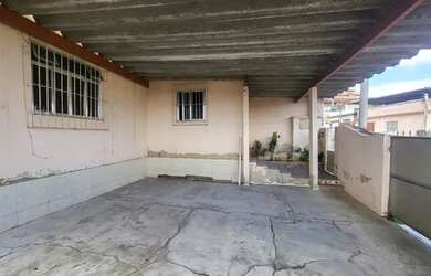 Imagem: A casa possui 2 Dormitórios, 2 Banheiros, 1 Vaga na garagem