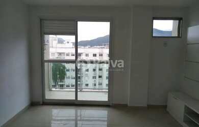 Imagem: O apartamento possui 1 Dormitório, 1 Banheiro, 1 Vaga na garagem