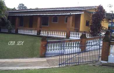 Imagem: A casa possui 4 Dormitórios, 5 Banheiros, 5 Vagas na garagem