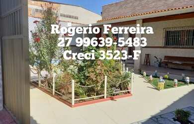 Imagem: A casa possui 3 Dormitórios, 2 Banheiros, 4 Vagas na garagem