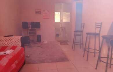 Imagem: A casa em condomínio possui 2 Dormitórios, 1 Banheiro, 3 Vagas