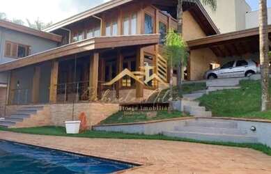 Imagem: A casa possui 4 Dormitórios, 2 Banheiros, 4 Vagas na garagem