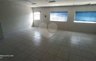 Imagem 15: Prédio comercial em Santana