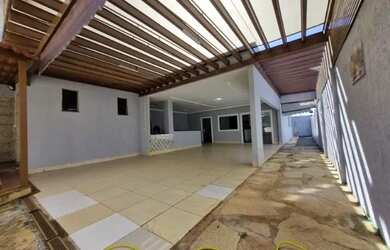 Imagem: A casa em condomínio possui 3 Dormitórios, 2 Banheiros, 4