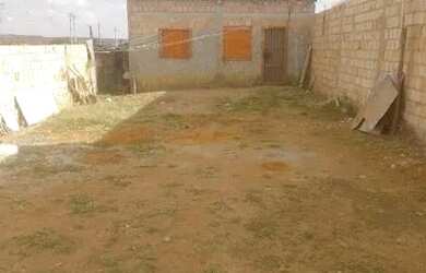 Imagem: A casa possui 2 Dormitórios, 1 Banheiro, 208m² de Área e