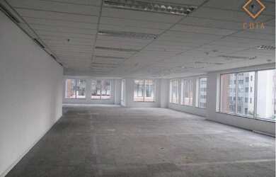 Imagem: O depósito possui 5 Vagas na garagem, 935m² de Área e está