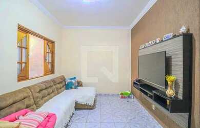 Imagem: A casa possui 2 Dormitórios, 1 Banheiro, 2 Vagas na garagem