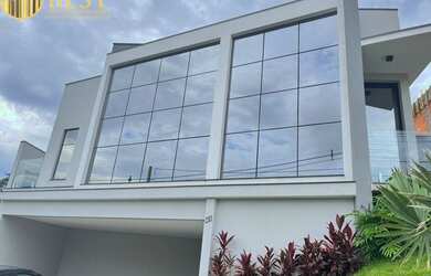 Imagem: A casa em condomínio possui 4 Dormitórios, 5 Banheiros, 4