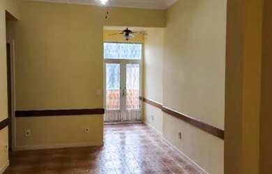 Imagem 2: apartamento de 2 quartos com uma quadra da praia de Copacabana