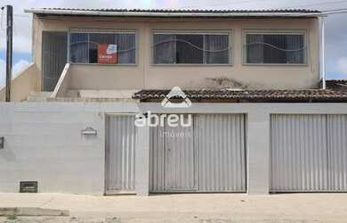 Imagem: A casa possui 5 Dormitórios, 3 Banheiros, 3 Vagas na garagem