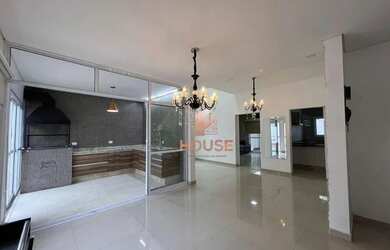 Imagem: A casa em condomínio possui 3 Dormitórios, 5 Banheiros, 5