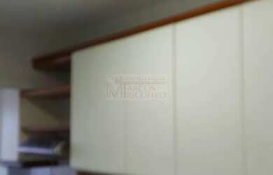 Imagem: O apartamento possui 3 Dormitórios, 1 Banheiro, 1 Vaga na garagem