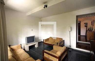 Imagem: A casa possui 5 Dormitórios, 2 Banheiros, 3 Vagas na garagem