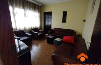 Imagem: A casa possui 2 Dormitórios, 2 Banheiros, 3 Vagas na garagem