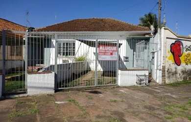 Imagem: A casa possui 2 Dormitórios, 1 Banheiro, 1 Vaga na garagem
