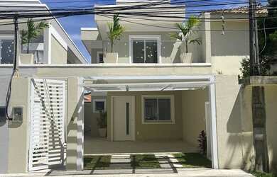 Imagem: A casa possui 4 Dormitórios, 4 Banheiros, 2 Vagas na garagem