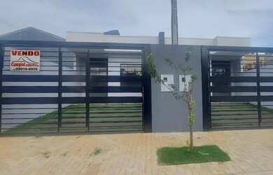 Imagem: A casa e possui 3 Dormitórios, 1 Banheiro, 1 Vaga na garagem