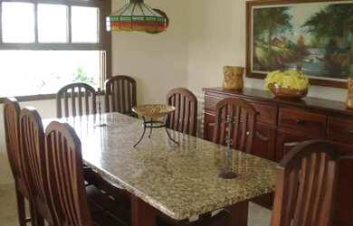 Imagem: A casa possui 5 Dormitórios, 4 Banheiros, 5 Vagas na garagem