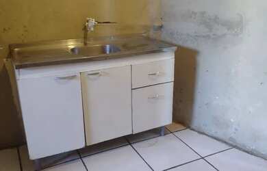 Imagem: A casa possui 1 Dormitório, 1 Banheiro e está localizado