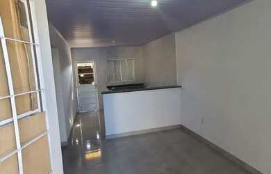 Imagem: A casa à venda possui 2 Dormitórios, 1 Banheiro, 2 Vagas na