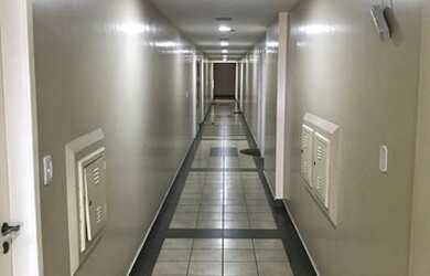 Imagem: O apartamento possui 1 Dormitório, 1 Banheiro, 1 Vaga na garagem