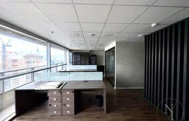 Imagem: O depósito possui 4 Vagas na garagem, 82m² de Área e está