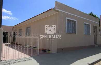 Imagem: A casa possui 3 Dormitórios, 1 Banheiro, 4 Vagas na garagem