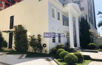 Imagem: O depósito possui 5 Vagas na garagem, 376m² de Área e está