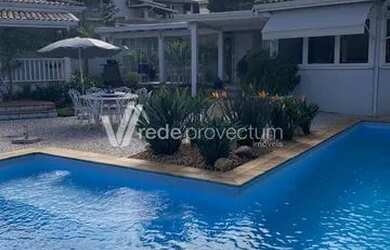 Imagem: A casa em condomínio possui 5 Dormitórios, 5 Banheiros, 5