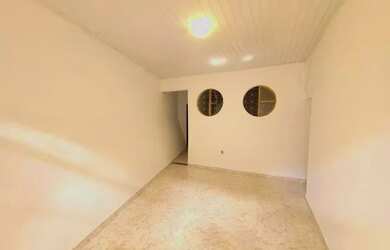 Imagem: A casa possui 1 Dormitório, 1 Banheiro e 50m² de Área e está