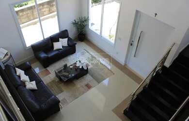 Imagem: A casa em condomínio possui 5 Dormitórios, 5 Banheiros, 4