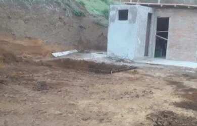 Imagem: O terreno possui 800m² de Área e está localizado em Centro